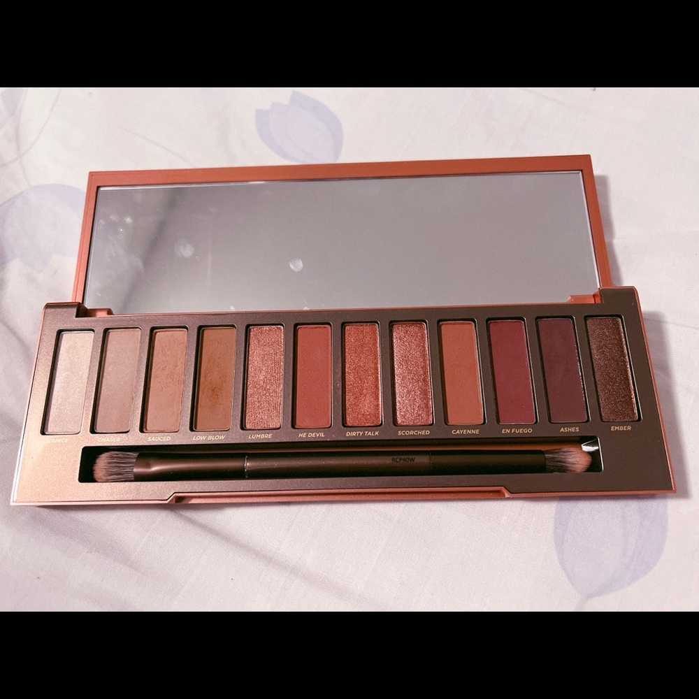 Urban Decay Naked Heat Eyeshadow Palette Very Good Condition